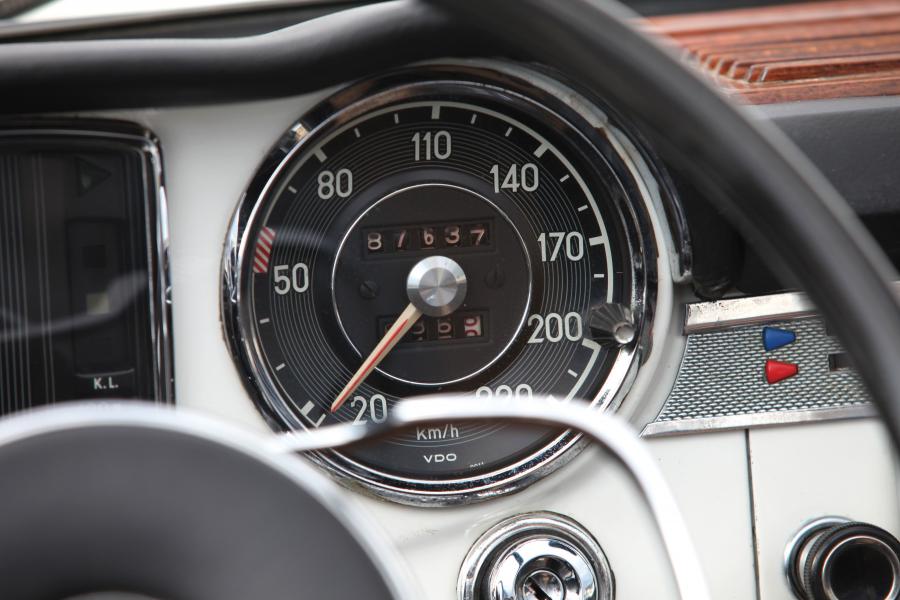  Mercedes-Benz 230 SL Coupe 1965 года  (фото 11 из 14)